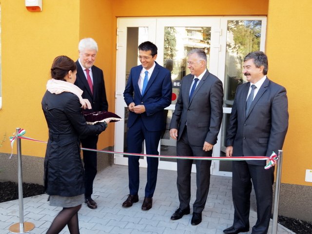 Átadták a felújított felnőtt háziorvosi rendelőt 25